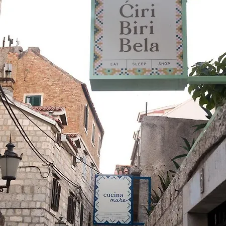 بيت شباب Ciri Biri Bela Boutique سبليت