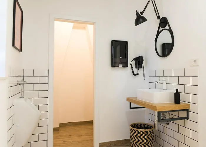 ćiri Biri Bela Boutique