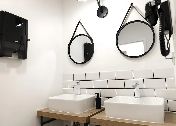 ćiri Biri Bela Boutique *