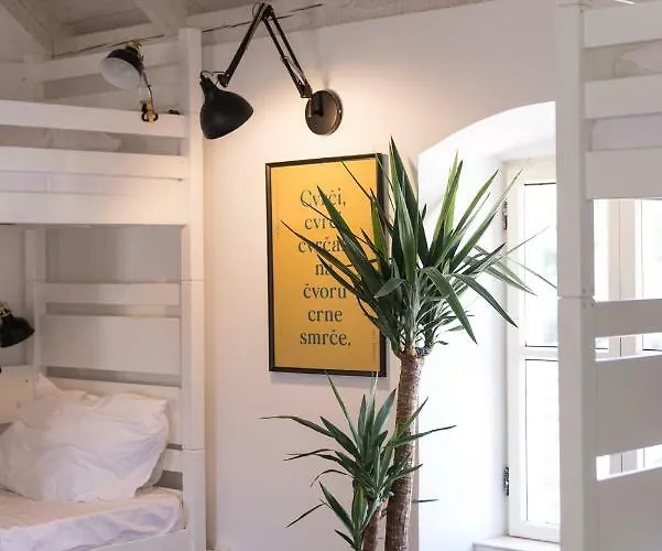 ćiri Biri Bela Boutique * Split